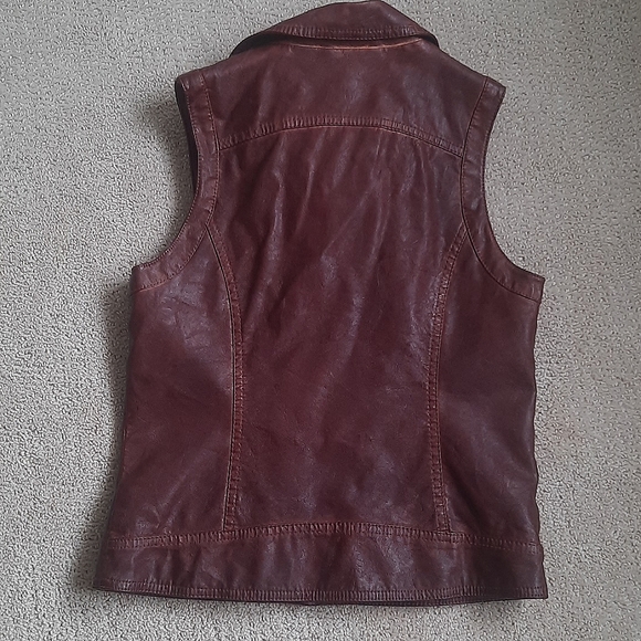 Leather vest, size small - Picture 3 of 4